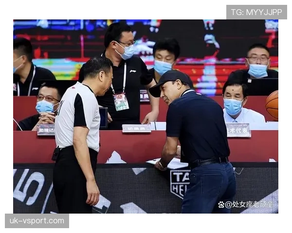 接触犯规判罚标准为何经常引发裁判争议？